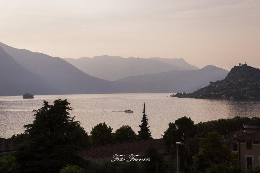 Casa Vacanze Gli Ulivi Del Lago Villa Sale Marasino Exterior photo