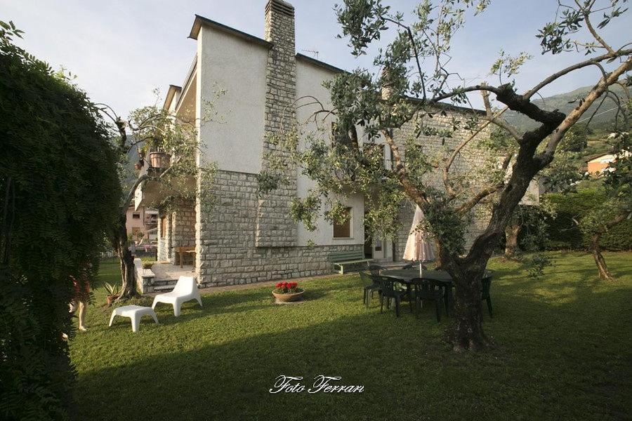 Casa Vacanze Gli Ulivi Del Lago Villa Sale Marasino Exterior photo